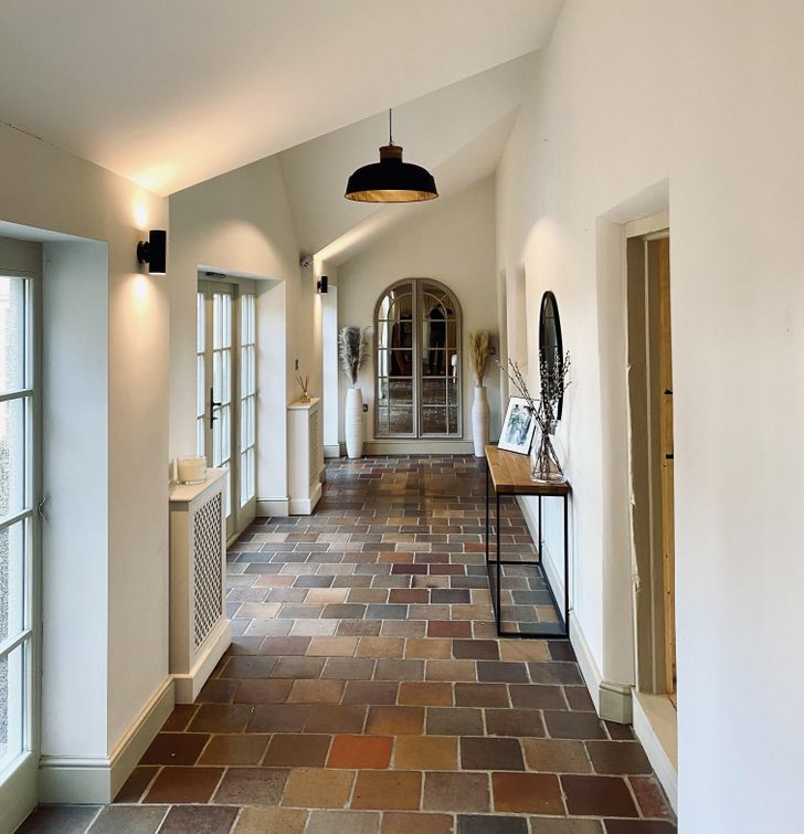 10 ý tưởng thiết kế giúp mở rộng và biến hành lang của nhà bạn lớn hơn - Ảnh 7.