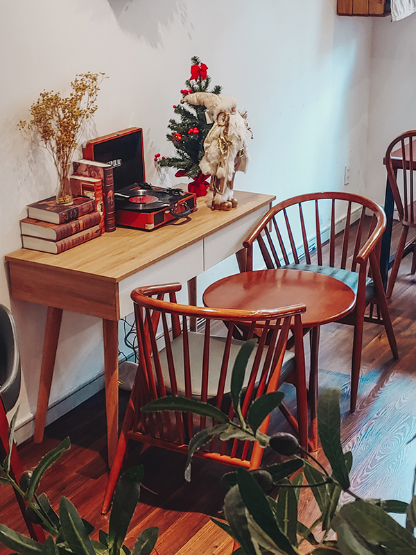 Những quán cà phê trang trí Noel đẹp ở Sài Gòn dành cho dân nghiện “check in” - Ảnh 24.