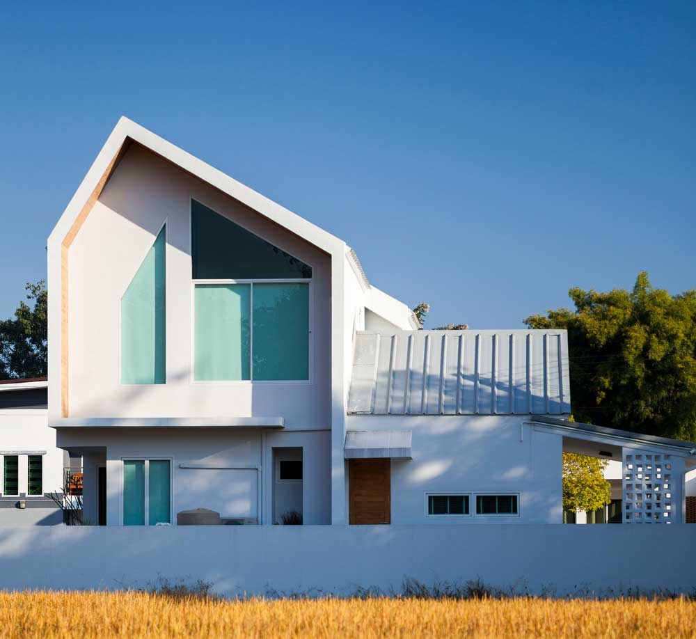 Ngôi nhà được thiết kế theo phong cách tối giản với những bức tường kính nhìn ra cánh đồng lúa tuyệt đẹp - Ảnh 4.