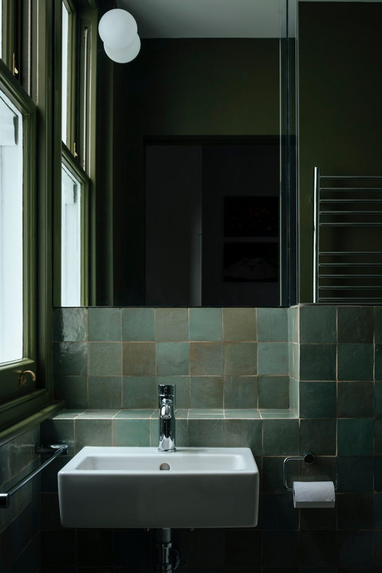 Gợi ý mẫu phòng tắm cho người thích màu xanh lá - Ảnh 8.