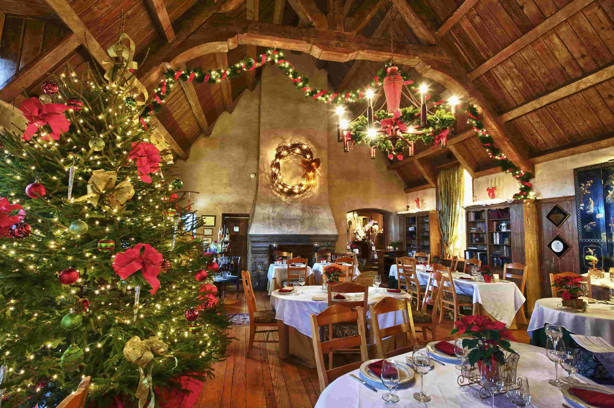 Ý tưởng trang trí Noel nhà hàng đẹp lung linh trong dịp cuối năm 2021 - Ảnh 20.
