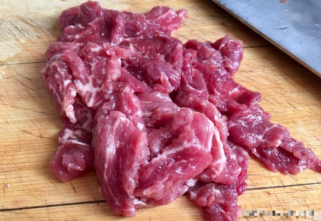 Dầu sôi mới đổ thịt bò vào xào là sai, làm 4 bước này đảm bảo thịt ngọt mềm - Ảnh 2.