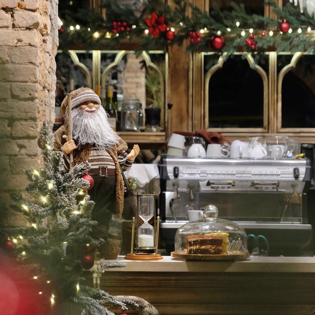 Ý tưởng trang trí Noel nhà hàng đẹp lung linh trong dịp cuối năm 2021 - Ảnh 9.
