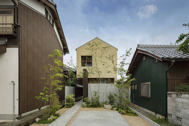 Ngôi nhà phố tạo dấu ấn đặc biệt với những tiểu cảnh thiết kế tinh tế ở Nhật Bản - Ảnh 2.