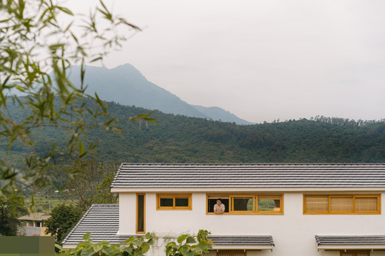 Ngôi nhà Nhật Bản “mọc” trên đỉnh đồi, mang tầm nhìn vạn người mê - Ảnh 4.